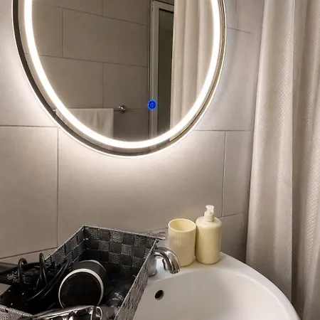 Xhuliza House-cozy In Апартаменты *