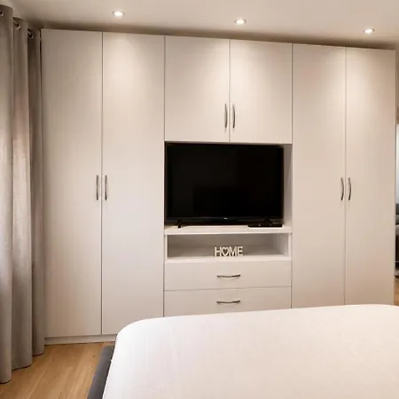 Апартаменты Xhuliza House-cozy In Тирана
