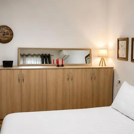 Xhuliza House-cozy In Тирана